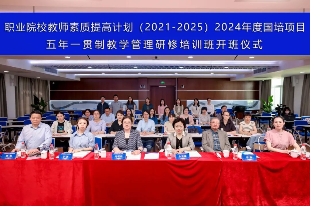 图片包含 大, 男人, 播放器, 人们描述已自动生成